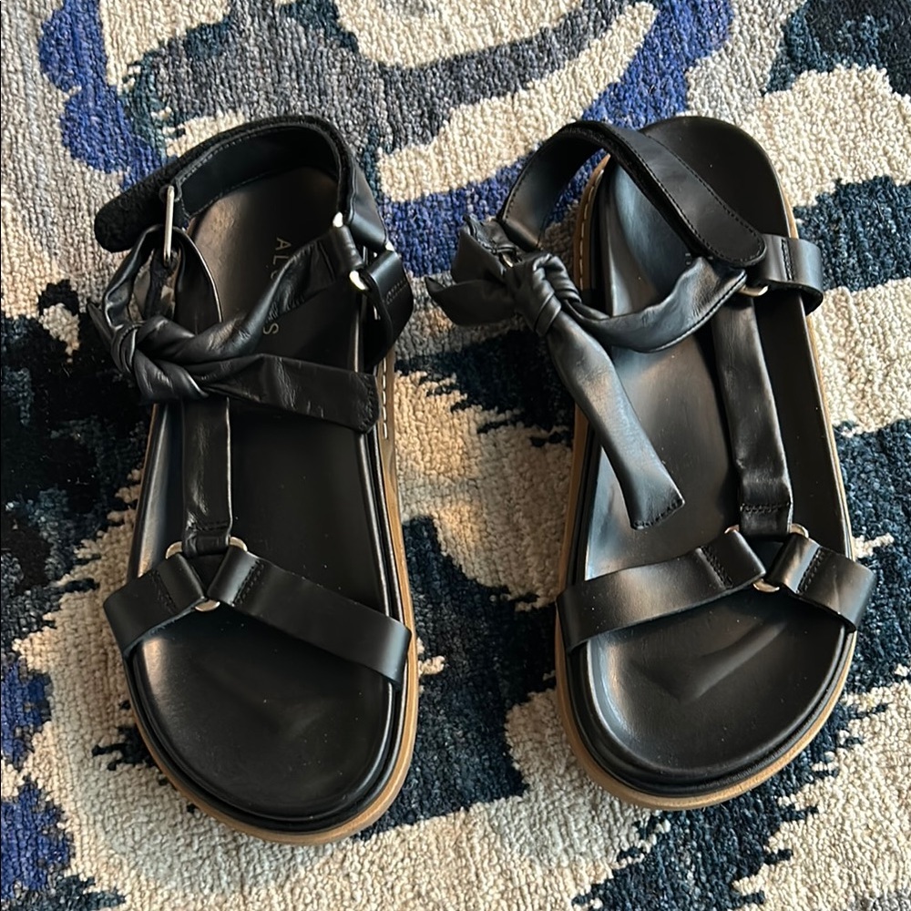 ALOHAS Black Sandals